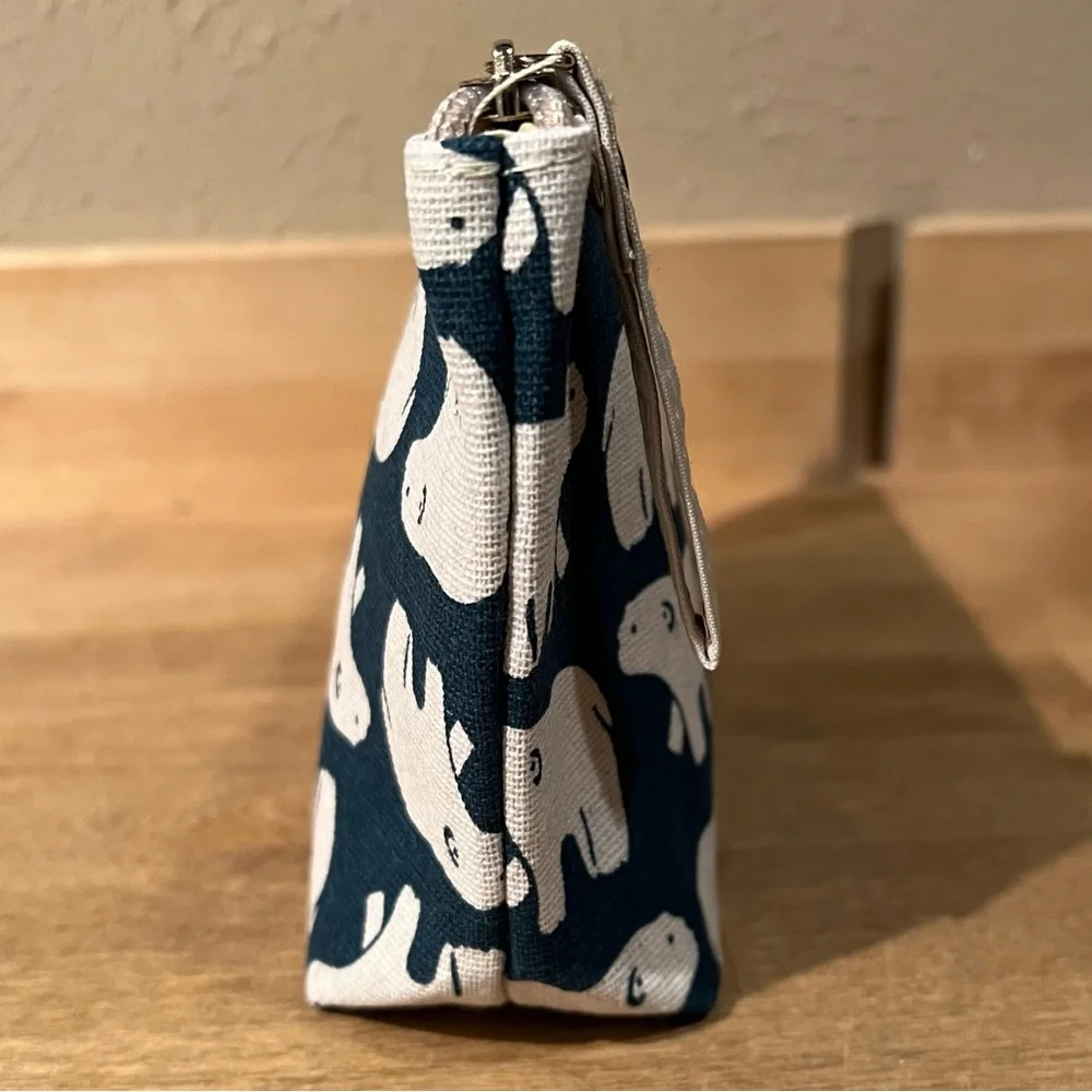 NWT Canvas Makeup Bag With Polar Bear Print - Picture 3 of 4